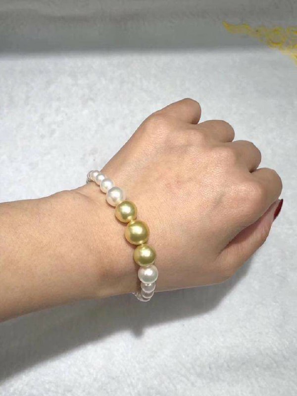 Authentic South Sea pearls from Lombok displayed in natural light